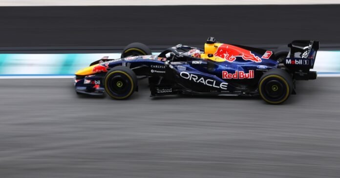 f1:-Ο-Φερστάπεν-ήταν-άπιαστος-στη-Σεπάνγκ-και-επέστρεψε-στην-pole-position