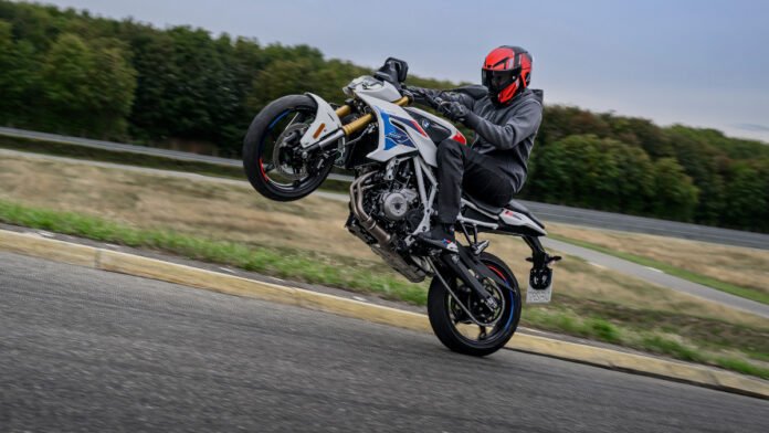 Και-το-όνομα-αυτής,-bmw-f-450-r-(+τιμή)