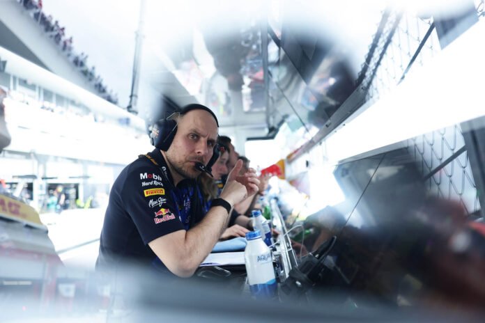 f1:-Αισιόδοξη-η-mclaren-ότι-ο-gianpiero-lambiase-θα-αναλάβει-καθήκοντα-το-2027