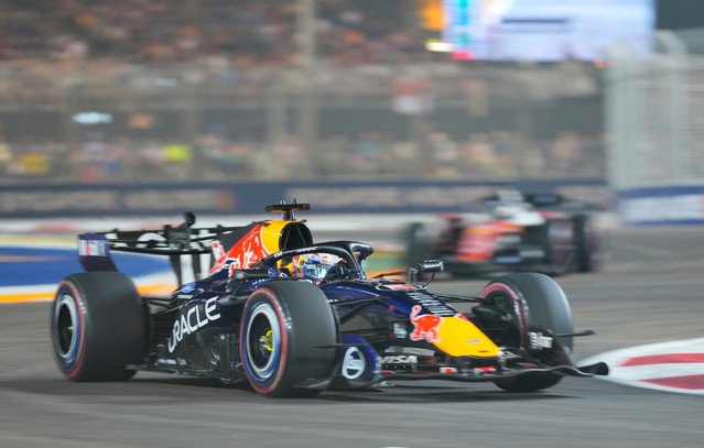 formula-1:-Νικητής-ο-Φερστάπεν-στη-Σιγκαπούρη,-πιο-κοντά-στον-τίτλο-ο-Αντονέλι