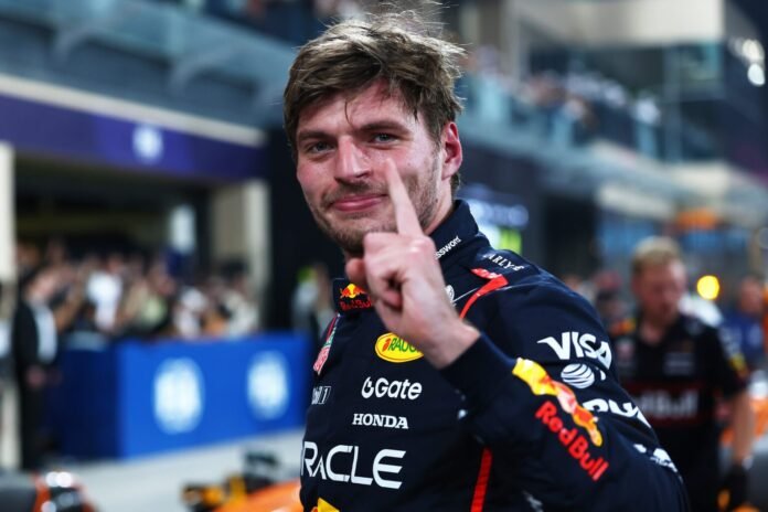 formula-1:-Ο-verstappen-σπάει-την-«κατάρα»-της-Σιγκαπούρης-και-κυριαρχεί-στη-marina-bay