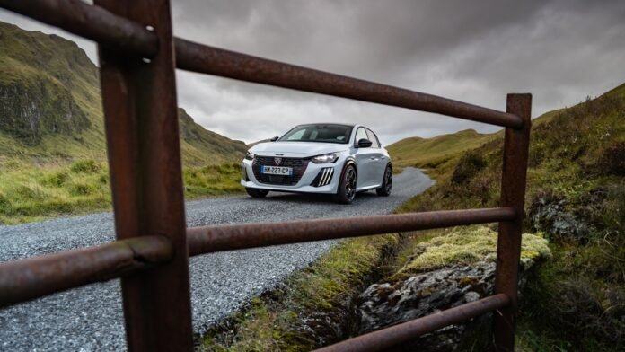 Οδηγούμε-το-peugeot-e-208-gti-στην-Σκωτία