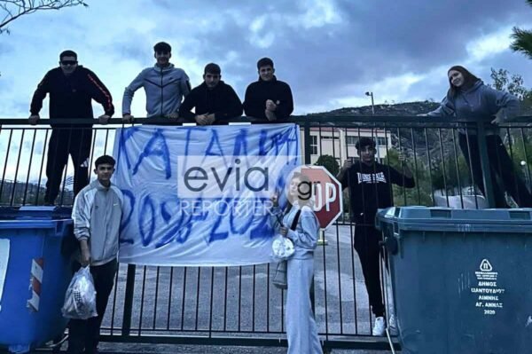 Εύβοια:-Μαθητές-σε-κατάληψη-για-σοβάδες-που-πέφτουν-και-άθλιες-τουαλέτες-–-«Πολιτικά-υποκινούμενη»-λέει-ο-Δήμαρχος