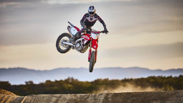 Τι-είναι-η-νέα-έκδοση-hrc-we-του-honda-crf450;