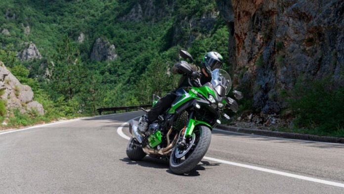 Αποκαλύφθηκε-η-νέα-versys-900-με-ραντάρ-και-4κύλινδρο-κινητήρα