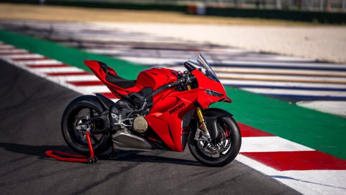 Η-lamborghini-«διαλέγει»-τα-χρώματα-της-νέας-ducati-panigale-v4