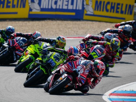 formula-1-–-Μοτοσυκλέτες-motogp-σε-γύρους-επίδειξης-στο-grand-prix-των-ΗΠΑ