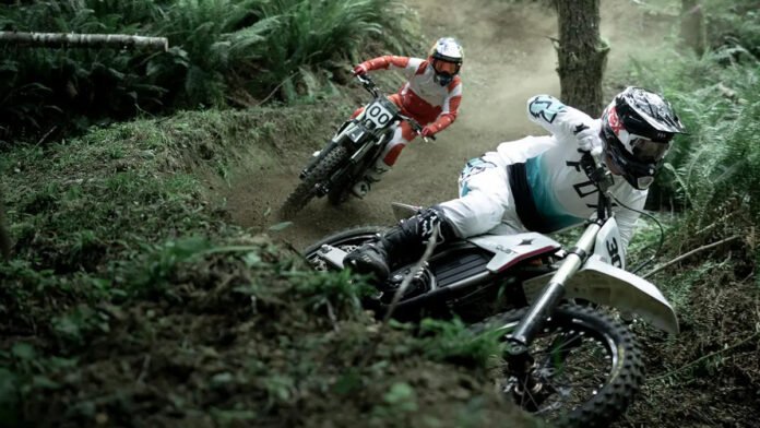 Η-livewire-κάνει-κίνηση-ματ-με-ηλεκτρικό-motocross