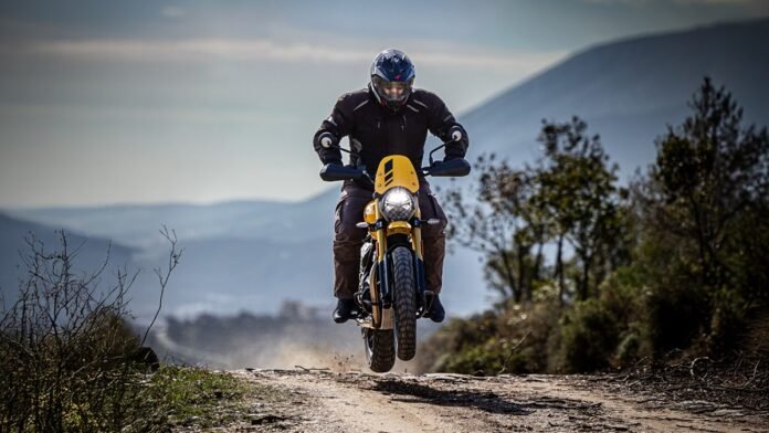 Δοκιμή:-triumph-scrambler-400-xc